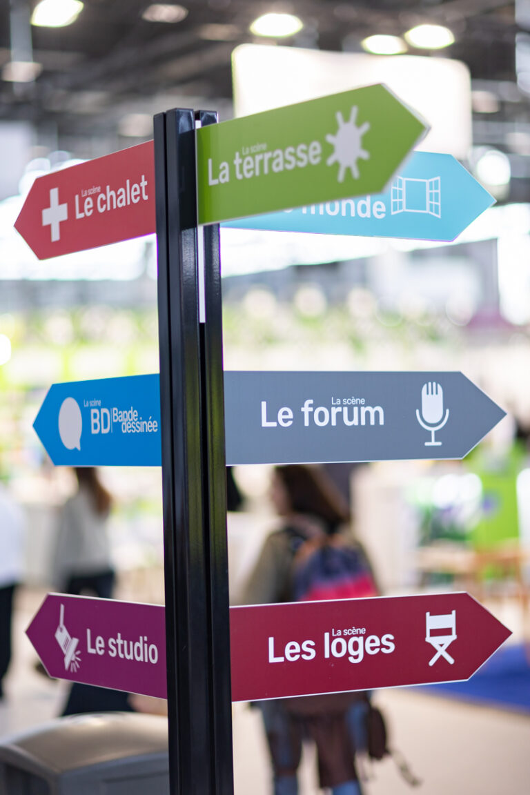 Le salon du livre de Geneve est une vitrine de l’actualite editoriale francophone et un lieu de dialogues engages.
Il reunit lecteurs, auteurs, editeurs et libraires.